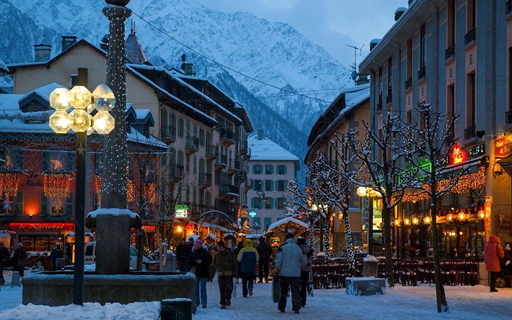 Luxury Ski Chalets in Chamonix Tile