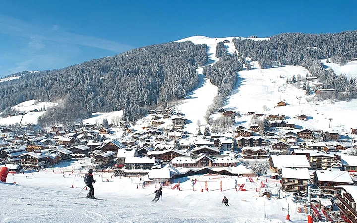 Luxury Ski Chalets in Les Gets Tile