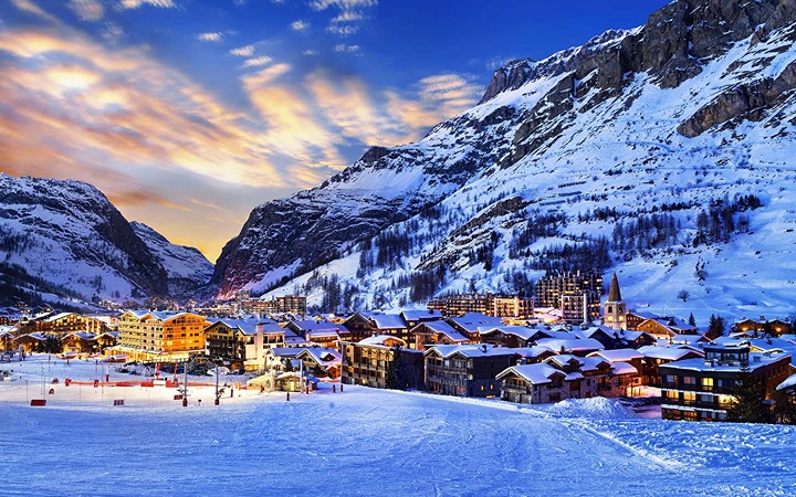 Luxury Ski Chalets in Val d Isere Tile