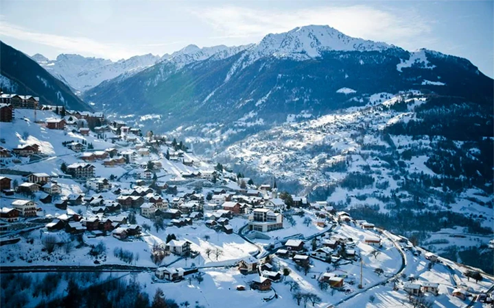 Luxury Ski Chalets in Veysonnaz Tile